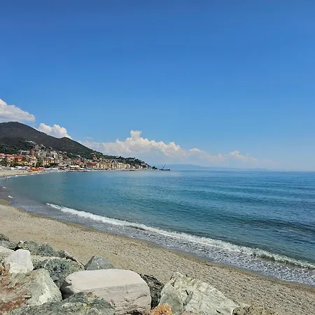 Casa Alessio, Luminosa, Centrale, Ad Un Passo Dal Mare *